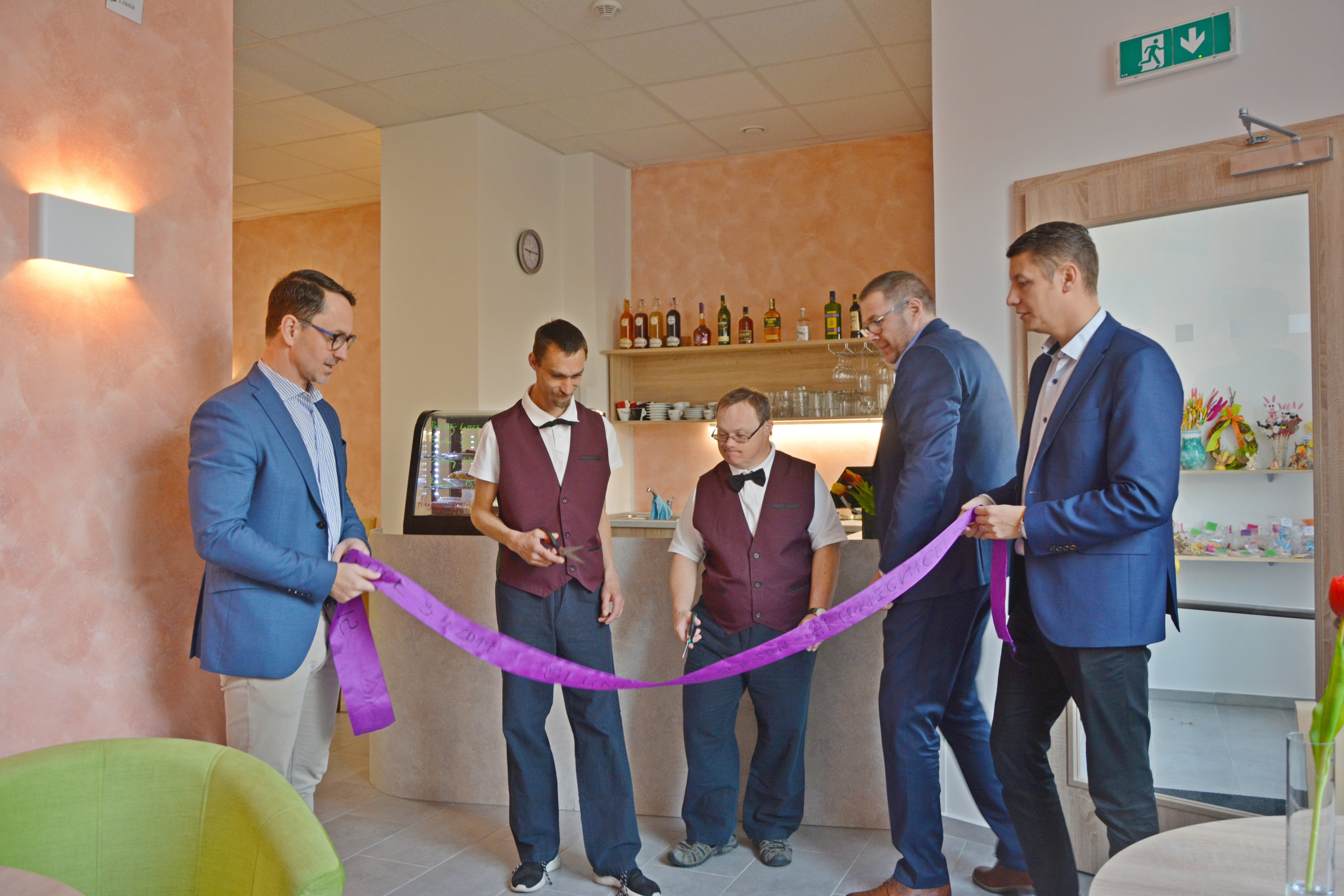 Slavnostní otevření kavárny dne 3. 4. 2019 Slavnostní otevření kavárny dne 3. 4. 2019